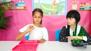 Диана и Рома - Діана приходить до школи в образі Wednesday