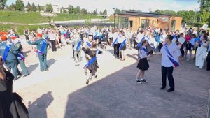 ПОД ЗВУКИ НЕСТАРЕЮЩЕГО ВАЛЬСА…