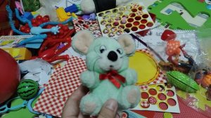 играем в мягкую игрушку мышонка