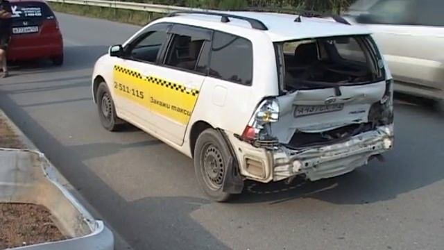 На Русском острове таксист столкнулся с трейлером смотреть онлайн