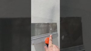 Клеим стеклохолст , этапы