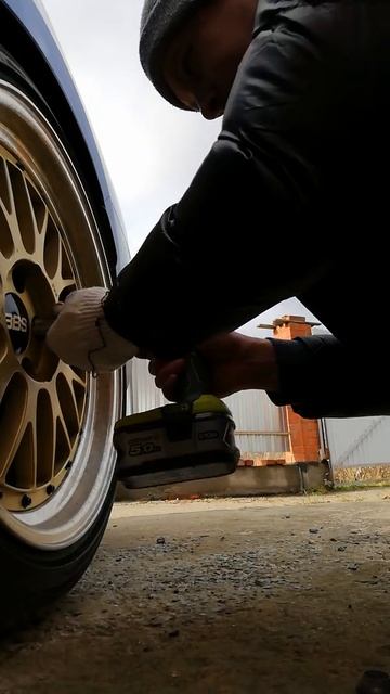 Гайковерт RYOBI в действии смотреть онлайн