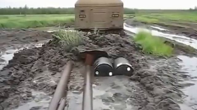 Вездеход Витязь преодолевает болото