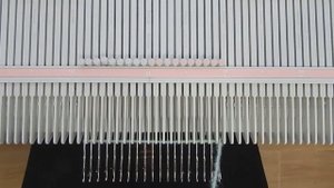 Необычный способ. Набор петель на вязальной машине Silver Reed LK 150.