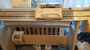 Машина пассап Е6000 облегчает работу вязальщице