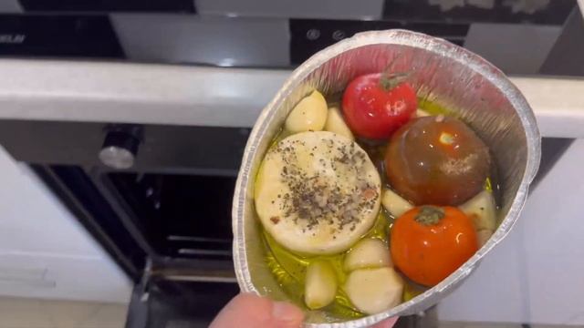 РЕЦЕПТ сыра с овощами. Сыр с помидорами и чесноком. смотреть онлайн