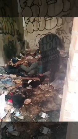 В Ростове-на-Дону парень избил бездомного, считая, что они портят город.