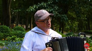 ♫ Рано, рано, рано прощаться. Рано прощаться, поздно прощать. Красивая песня