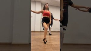 Танец живота с нуля / Сброс бедром вниз // Hip drop Belly dance basi