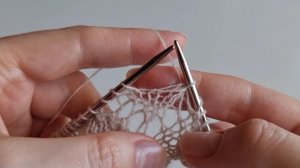 Вяжем 4 петли вместе лицевой с наклоном вправо