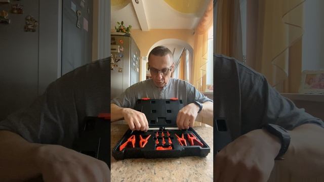 Зажимы пластмассовые для тормозных топливных масляных и кондиционерных кабелей набор 12шт YT-08392