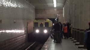 Первый поезд метро Москвы  - Типа А - на станции Киевска