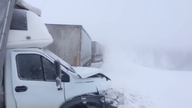 На Саратовской трассе столкнулись приблизительно 6 фу смотреть онлайн