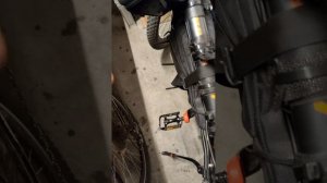 как открутить педали велосипеда, коротко быстро