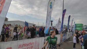 Детский ВЛОГ Первые соревнования! Полюша участвует в "Беги, герой!". Детский забег 200м.