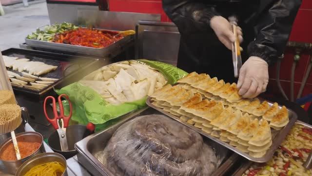 Мёндон сандей, рыбный пирог, жареные пельмени _ Острые чесночные ттокпокки
