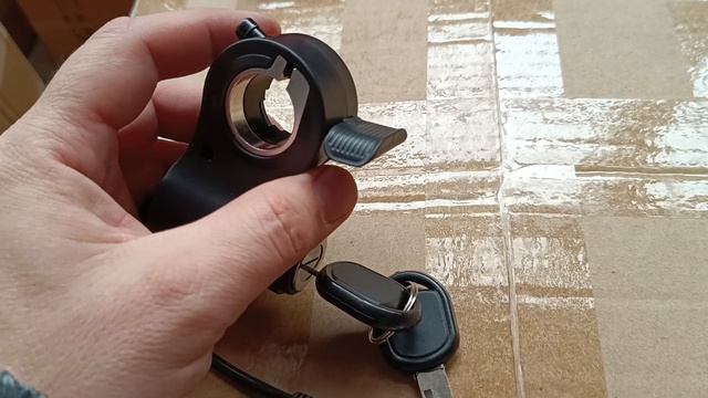 Курок скорости с ключем зажигания электросамоката Kugoo смотреть онлайн