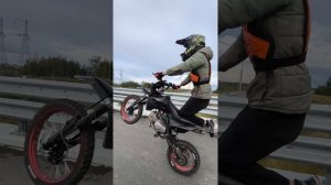 лютый стант на питбайке