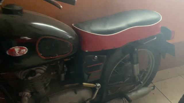 Заводим Паннонию Т 5.We are starting the T 5 Pannonia.Made in Hungary. смотреть онлайн