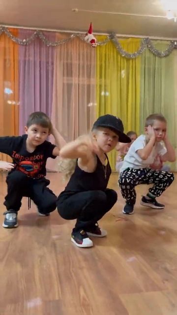 Михеева Есения с командой зажигают Mikheeva #Esenya_Miss have a fun on class #viral #shorts #fyp