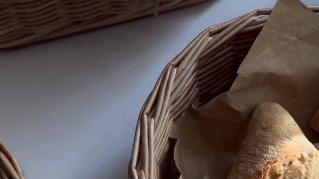 Корзина плетеная из бумажной лозы для хранения смотреть онлайн