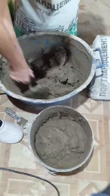 замешивает раствор,конкретный замес#будем закидывать смотреть онлайн