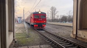 Проход ЭЛЕКТРИЧКИ через вокзал Новый Петергоф