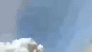 Видео, опубликованное в арабских сетях, показывает вчерашний взрыв недалеко от аэропорта в Сане