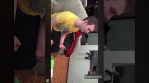 Отец грифе ra разбил клавиатуру с мышкой своему сыну в реальной жизни из Minecraft
