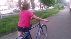 ЖЕСТЬ! ДЕВОЧКА УПАЛА С ВЕЛОСИПЕДА! НЕРЕАЛЬНЫЙ ТРЮК..