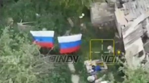 Российские бойцы подняли флаг над поселком Отрадное в ДНР