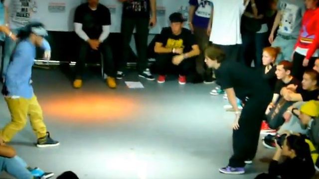 Антон Жуков в hip-hop баттле на UpGrade Battle 01.03.12.MOV смотреть онлайн