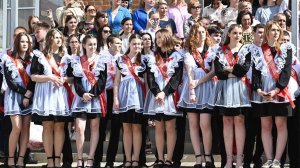 В российских школах прозвенел последний звонок