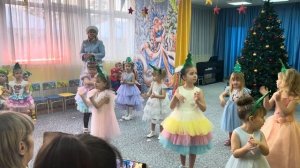 Я узнала маленький секрет) Танец ёлочек.