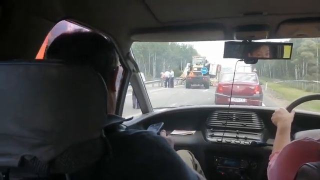 Фура перевернулась на трассе в Смоленской области. 29.07 смотреть онлайн