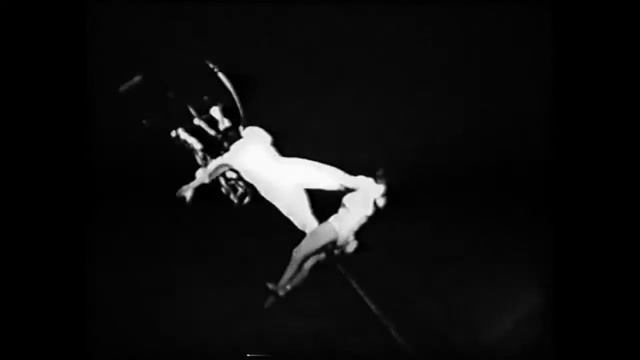 Воздушные гимнасты. Ирина и Петр Щетинины. 1962,  Aerialists. Irina and Peter Shchetinin.