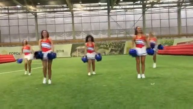 Lucky Demons Cheerleaders ( Группа поддержки ) смотреть онлайн