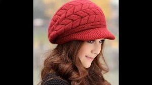 Зимняя шапка с козырьком