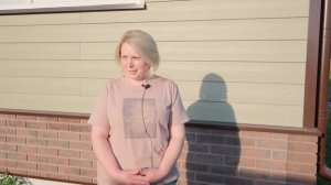 Фиброцементный сайдинг Cedral Lap Wood и панели Каньон на фасаде частного дома.