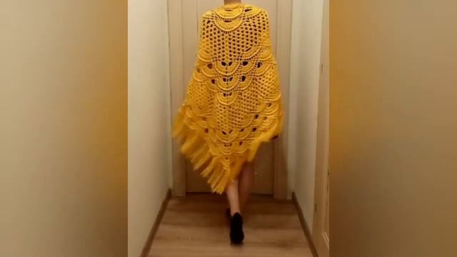 Вязаная шаль крючком. Шаль. Большая Вязаная шаль.