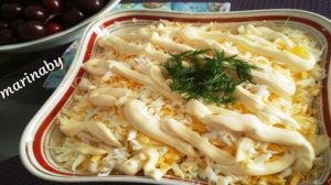 Слоёный салат из помидор, сыра и яиц