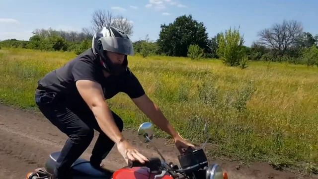 Трюки и езда без рук стоя на Яве смотреть онлайн