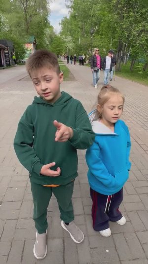 Катим и угадываем! Весёлая прогулка с загадками про животных #дети #прогулка #загадки #животные