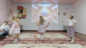 День Матери и День Отца, танец с лентами "Зямля мая"