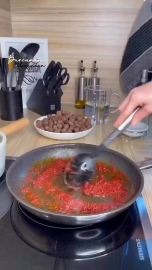 🧆 Тефтели с соусом в пюре