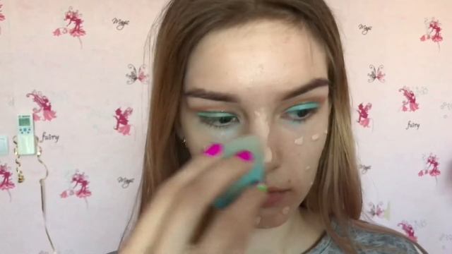 Красивый макияж в бирюзово-коричневых тонах