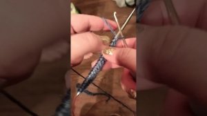 Набор петель на бросовую нить крючком.