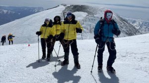 Фрагменты восхождения группы Клуба 7 Вершин «Don’t panic» на Эльбрус. 23 мая 2025 года