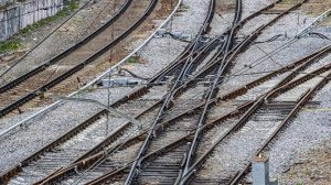 В Подмосковье поезд насмерть сбил двух пешеходов