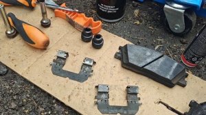 Обслуживание тормозного суппорта с плавающей скобой